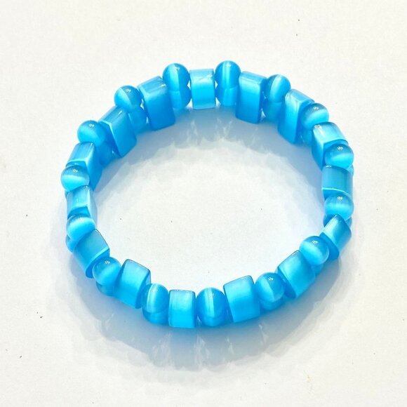 Pretty blue bead stretch bracelet - Picture 1 of 1